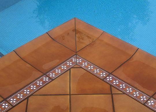 9-Detail - dlažba Rodamanto a její bazénová krajovka a dekor