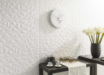 Prisma white mat <a href='http://www.loskachlos.cz/shop/file/1715/'>Ona/Madagascar</a>